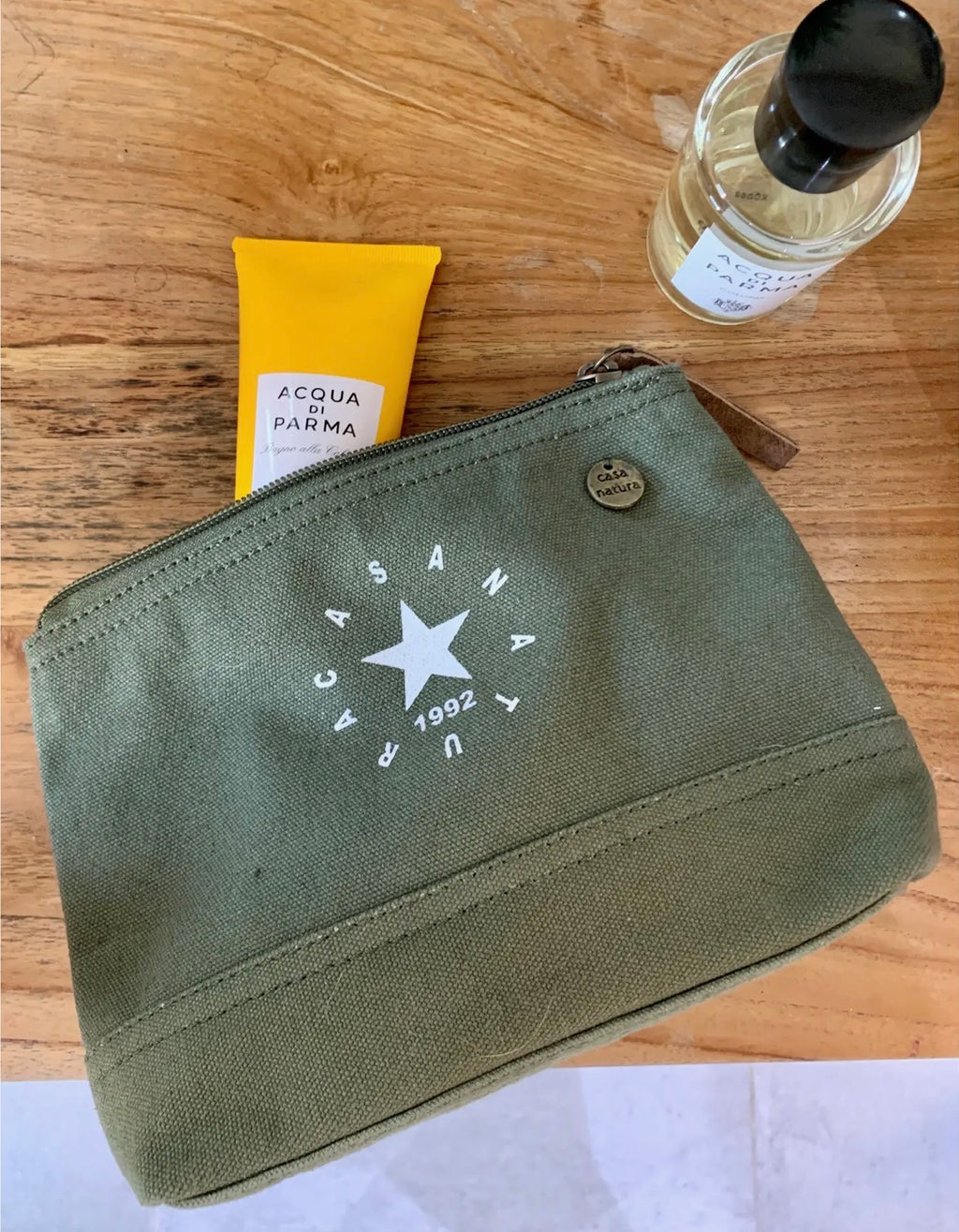 Casa Natura Laurent LA09 – Liten toalettveske i military green. Sendes fra Spania 24. juli