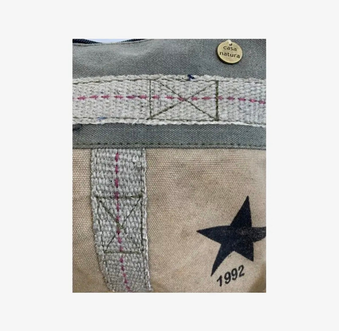 Libby crossbodyveske i resirkulert canvas. Sendes fra Spania 2. juli. Kan bestilles nå.