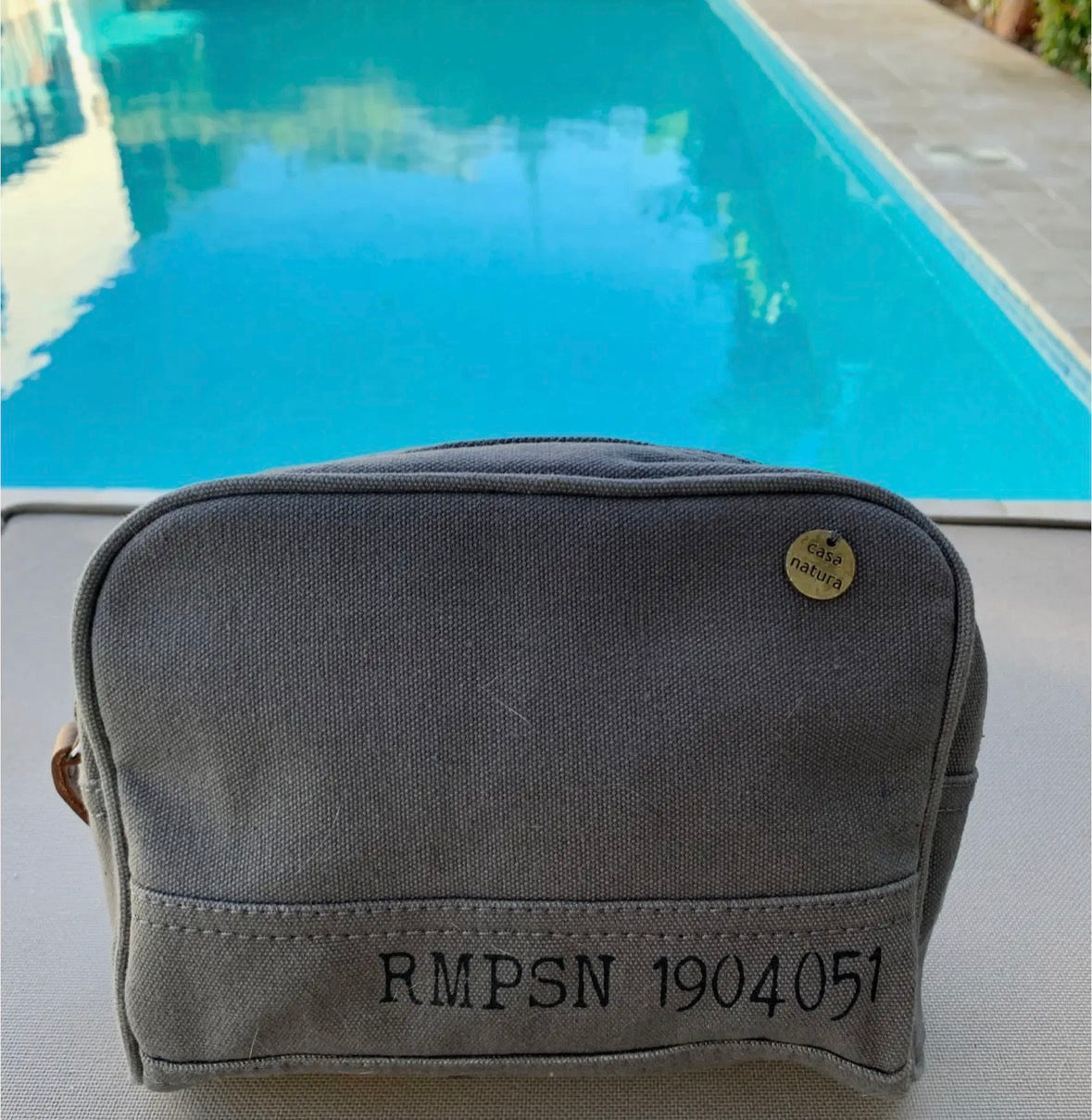 Casa Natura Grover GR09 – Liten toalettveske i ash grey. Sendes fra Spania 24. juli