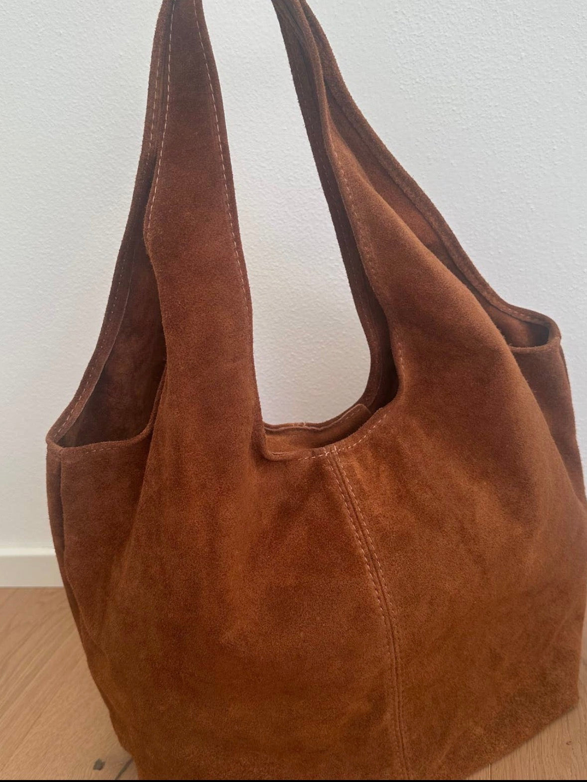 Semsket hobo-veske i italiensk skinn. Espresso. Sendes fra Italia 28. juli. Kan bestilles  🇮🇹