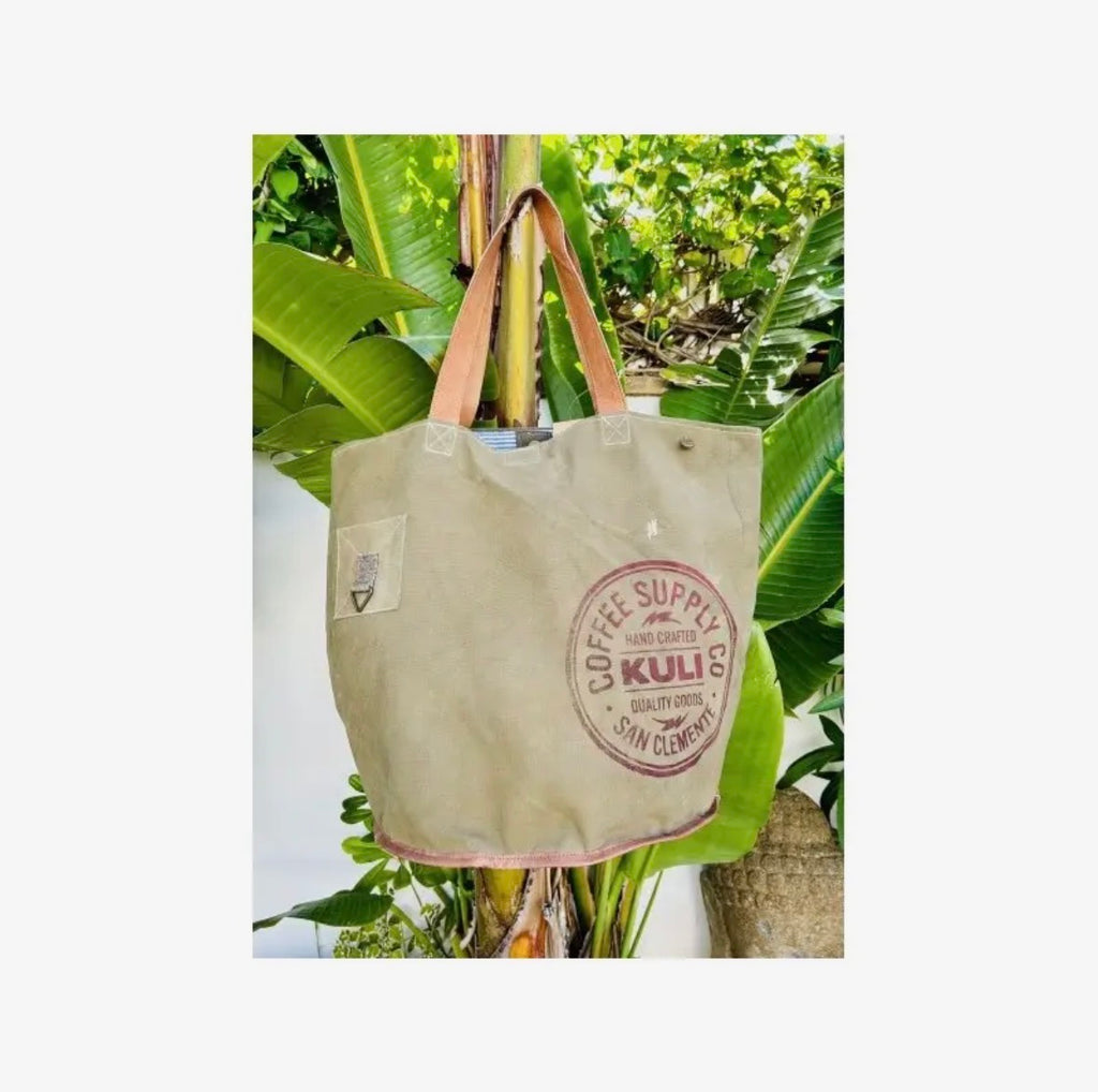 Retro Beach Bag – Håndlaget veske i resirkulert militærcanvas. Sendes fra Spania 24. juli.