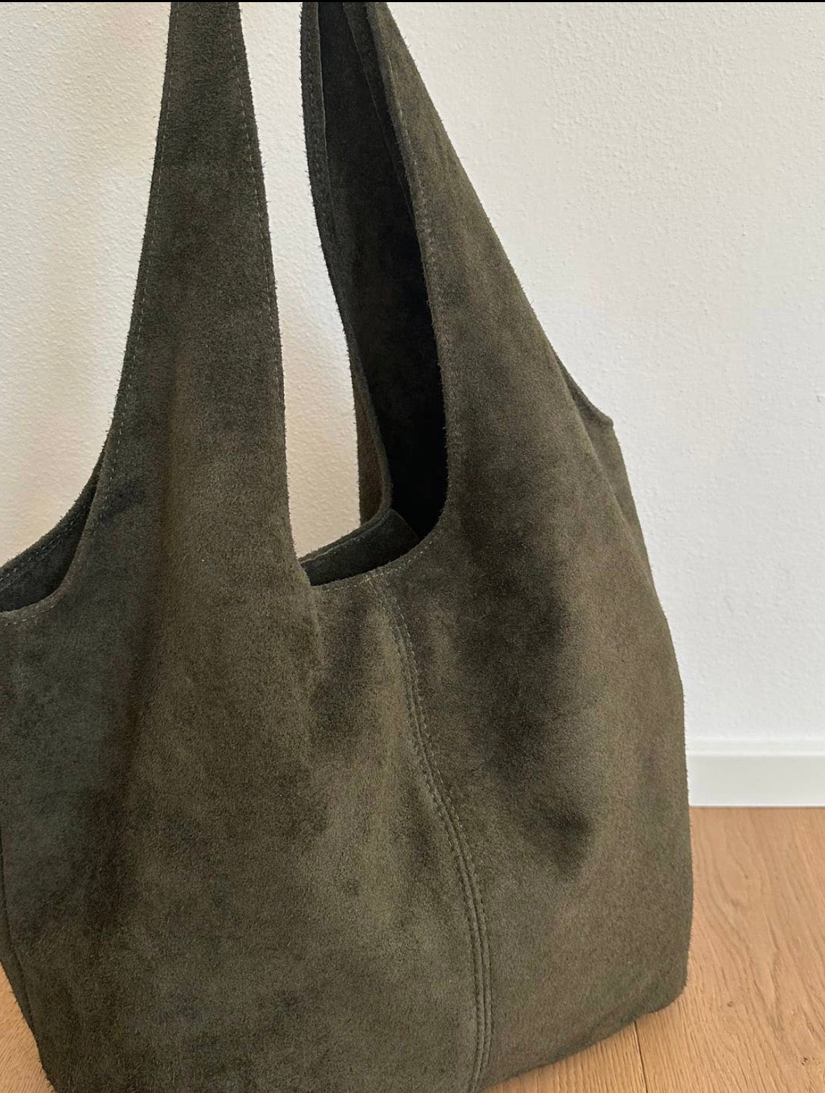 Semsket hobo-veske i italiensk skinn. Espresso. Sendes fra Italia 28. juli. Kan bestilles  🇮🇹