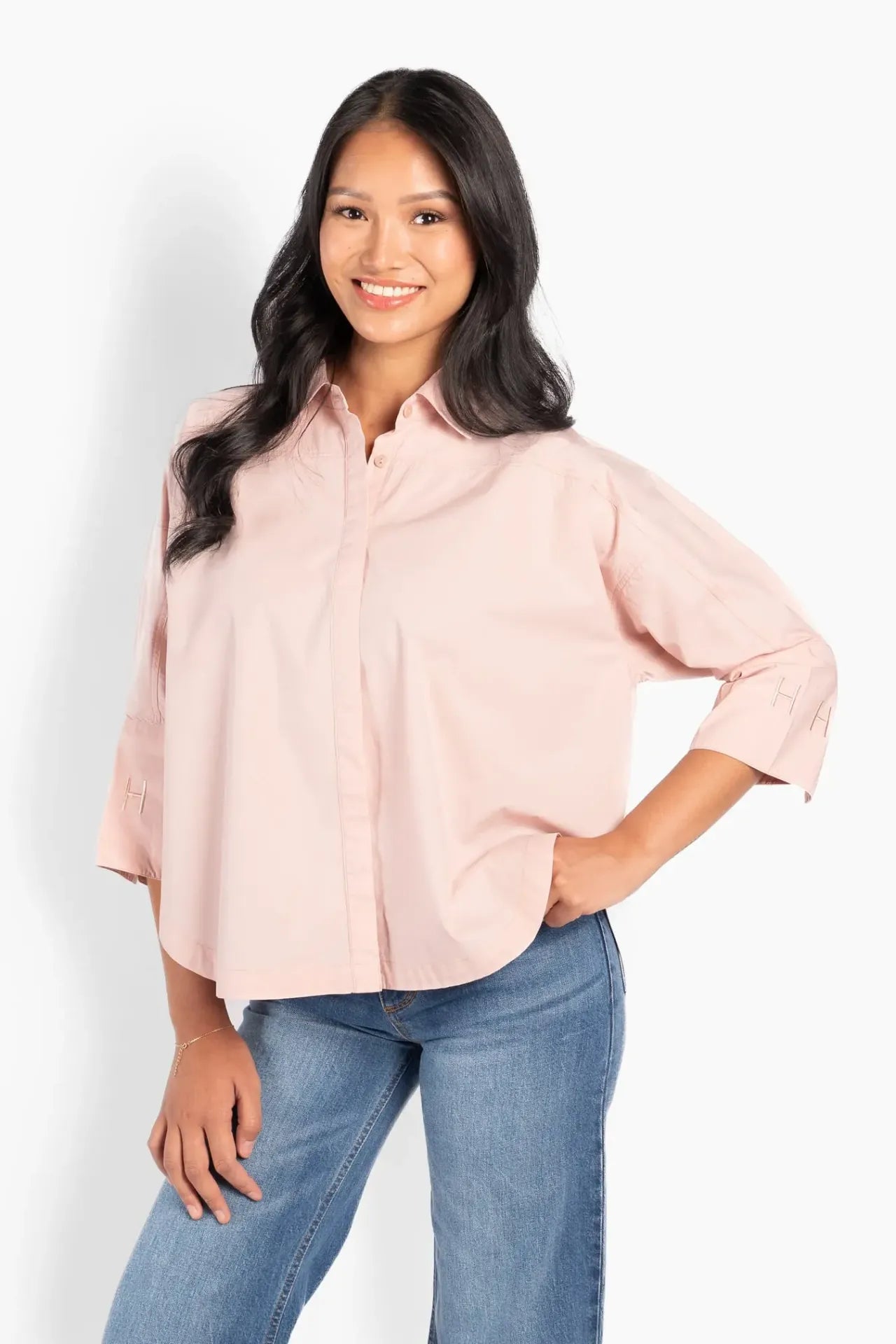 HÉST Arya Shirt – Klassisk bomullsskjorte med moderne passform.