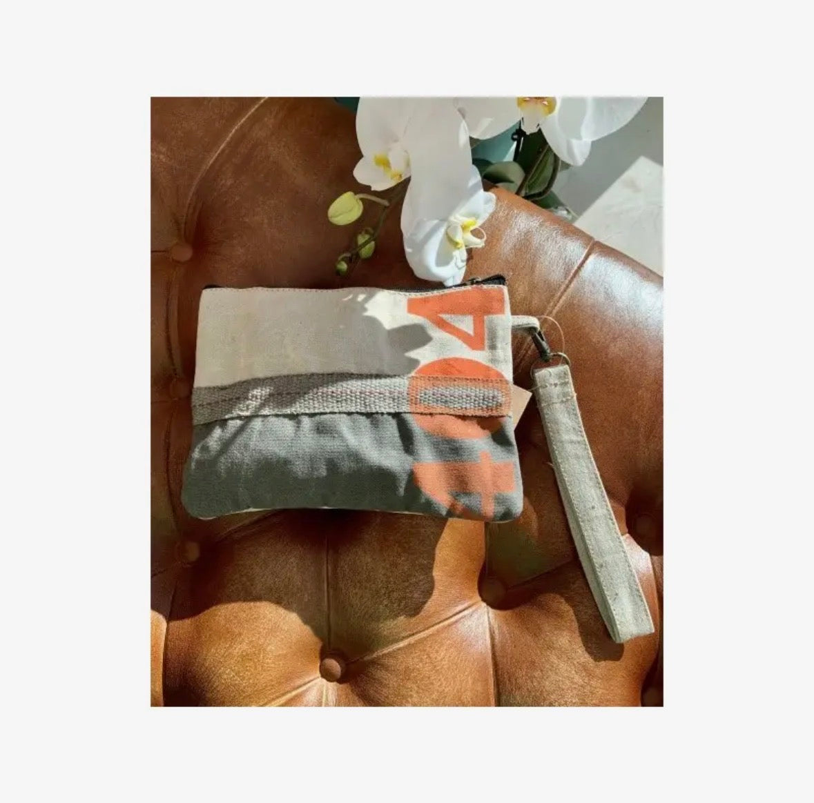 Megan – Håndlaget clutch med avtakbar håndleddsrem. Sendes fra Spania 24. juli
