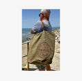 Retro Beach Bag – Håndlaget veske i resirkulert militærcanvas. Sendes fra Spania 24. juli.