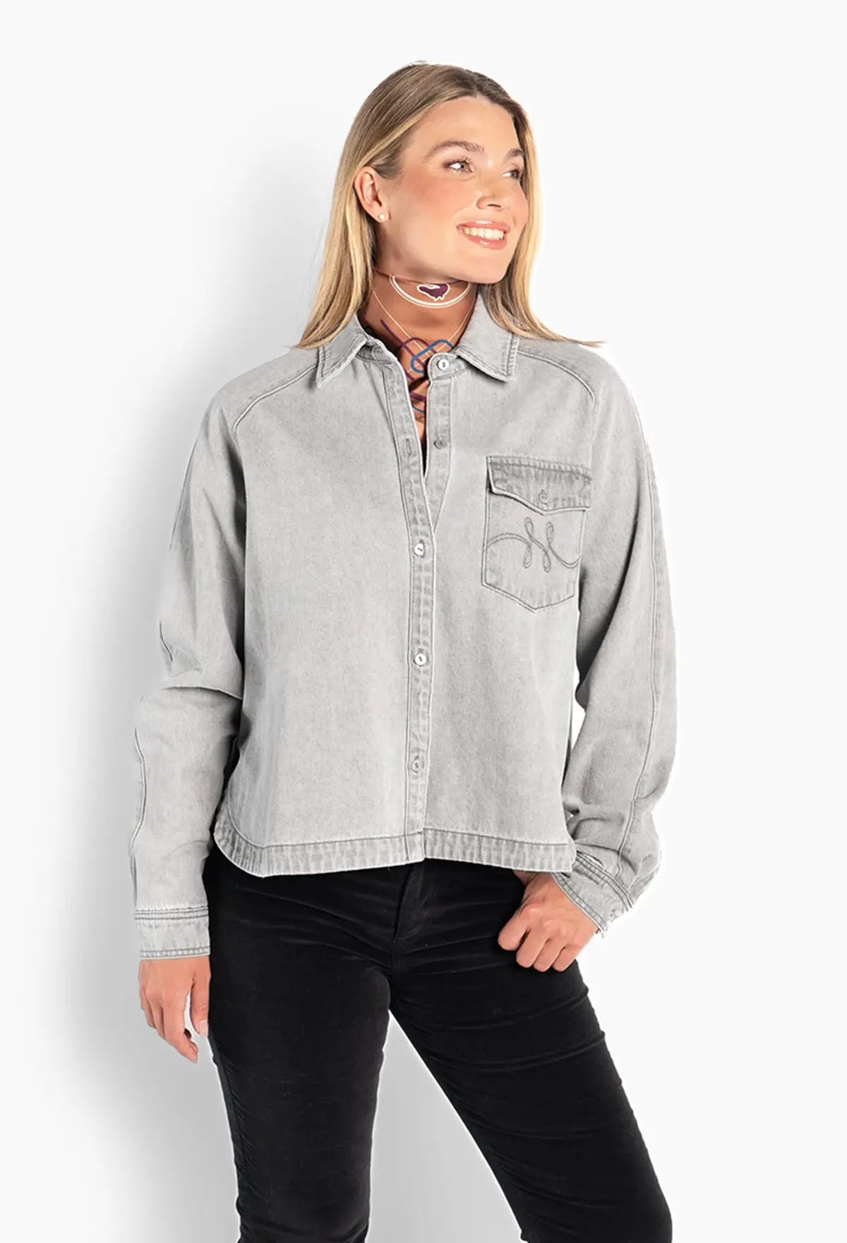 HÉST Arya Denim Shirt – Tidløs denimskjorte i lys gråvasket denim