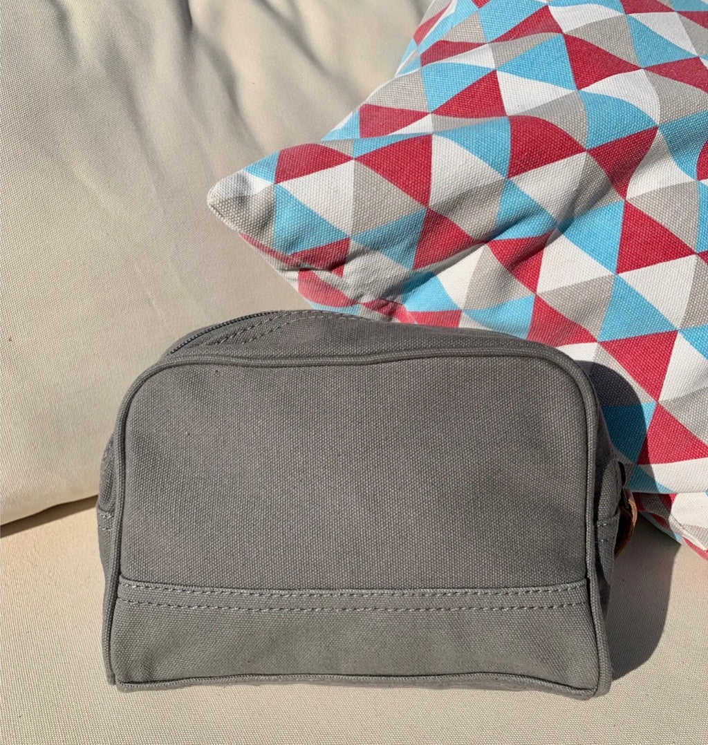 Casa Natura Grover GR09 – Liten toalettveske i ash grey. Sendes fra Spania 24. juli