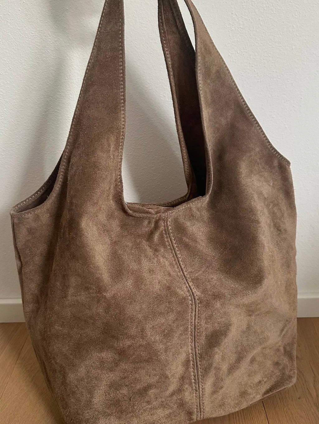 Semsket hobo-veske i italiensk skinn. Espresso. Sendes fra Italia 28. juli. Kan bestilles  🇮🇹