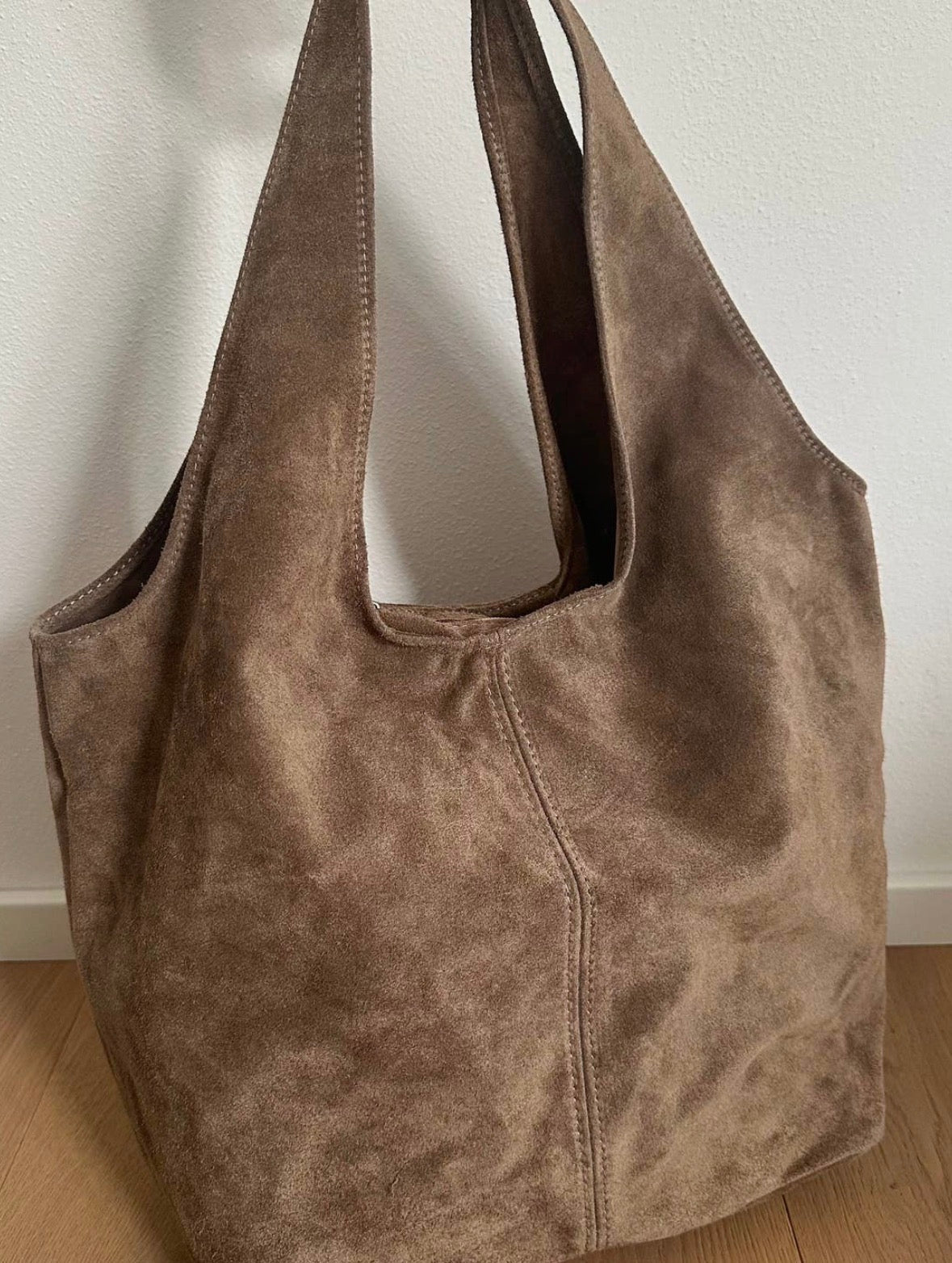 Semsket hobo-veske i italiensk skinn. Espresso. Sendes fra Italia 28. juli. Kan bestilles  🇮🇹