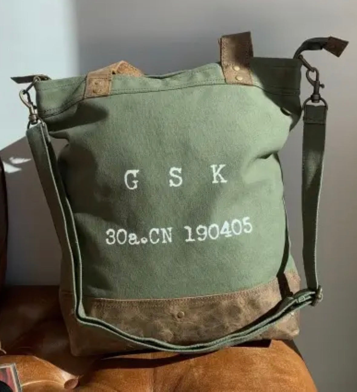 Holborn – Vintage skinnveske med tidløst uttrykk. Sendes fra Spania24. juli