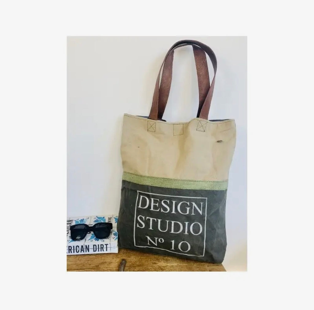 Canvasveske Studio No. 10 med skinnhåndtak. Sendes fra Spania 2. juli. Kan bestilles nå.