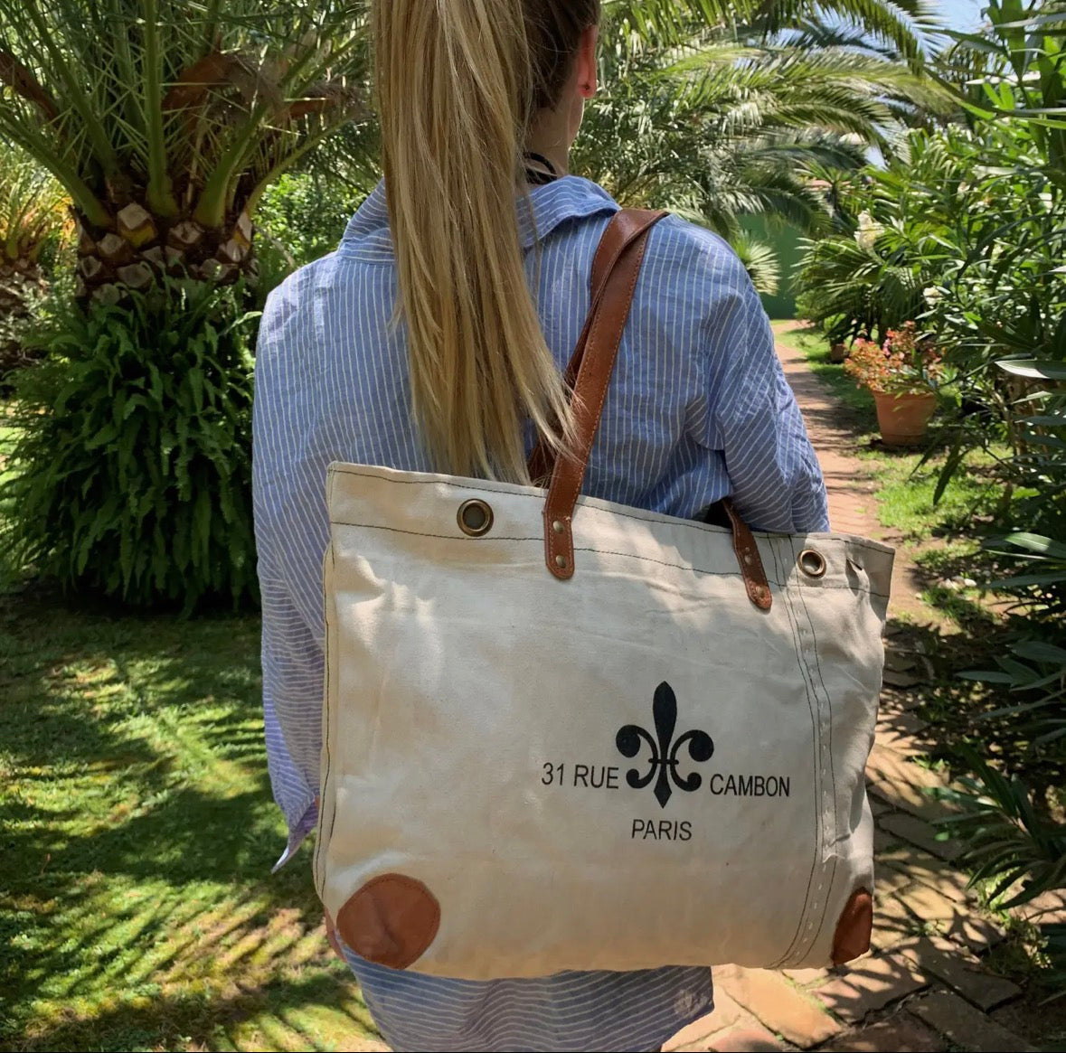 Aria AR2 – Canvasveske med skinnhåndtak. Sendes fra Spania 2 juli. Kan bestilles nå.