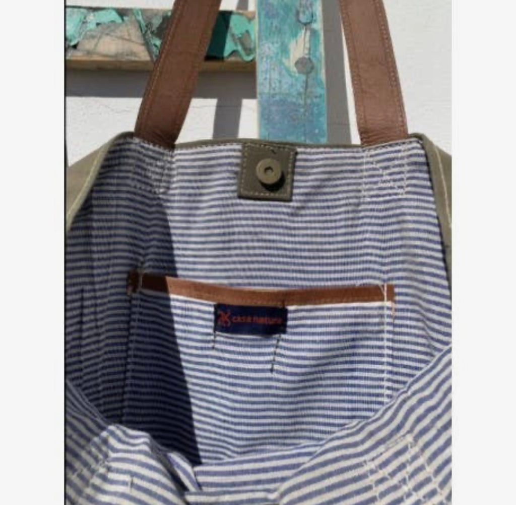 Classic Tote Canvas Bag – Retro RR2. Hvit skrift.  Sendes fra Spania 2. juli. Kan bestilles nå
