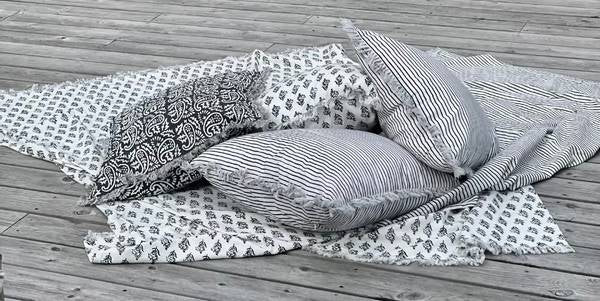 Putetrekk Stripe Black i bomull fra Mille Moi - 50x50
