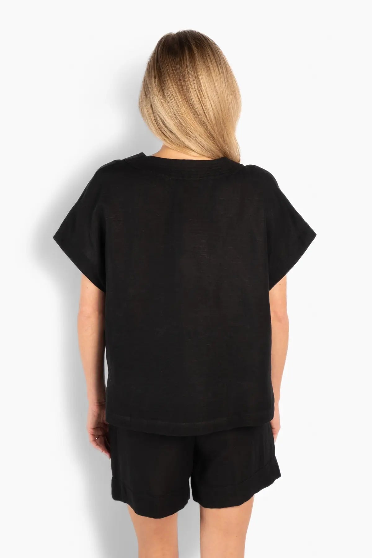Simone Top – enkel eleganse i naturlige materialer