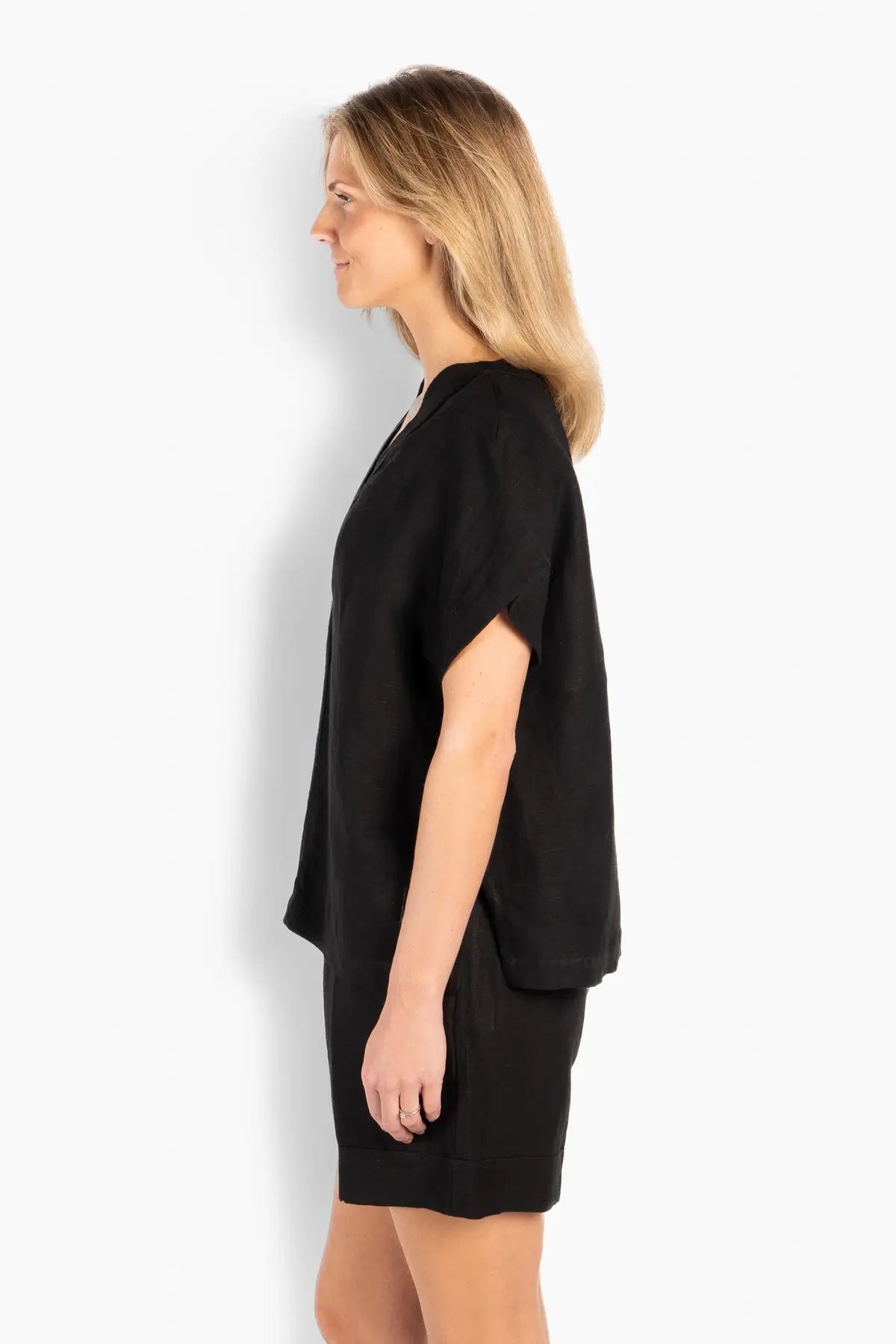 Simone Top – enkel eleganse i naturlige materialer