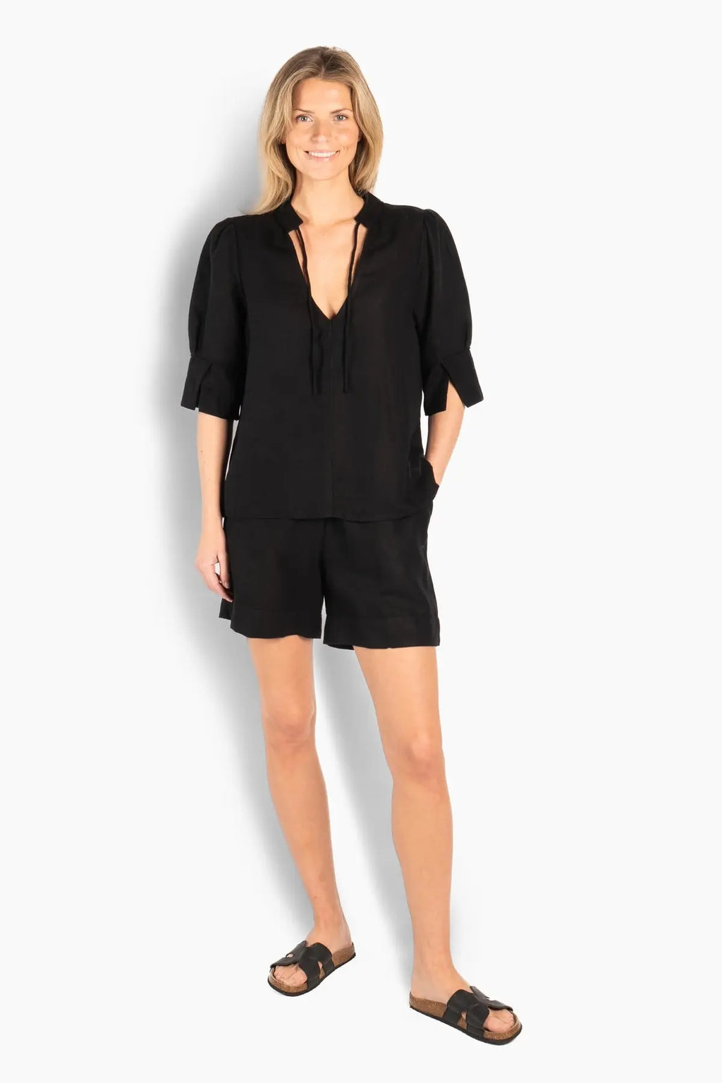 Tilly Bluse – luftig eleganse i naturlige materialer sort