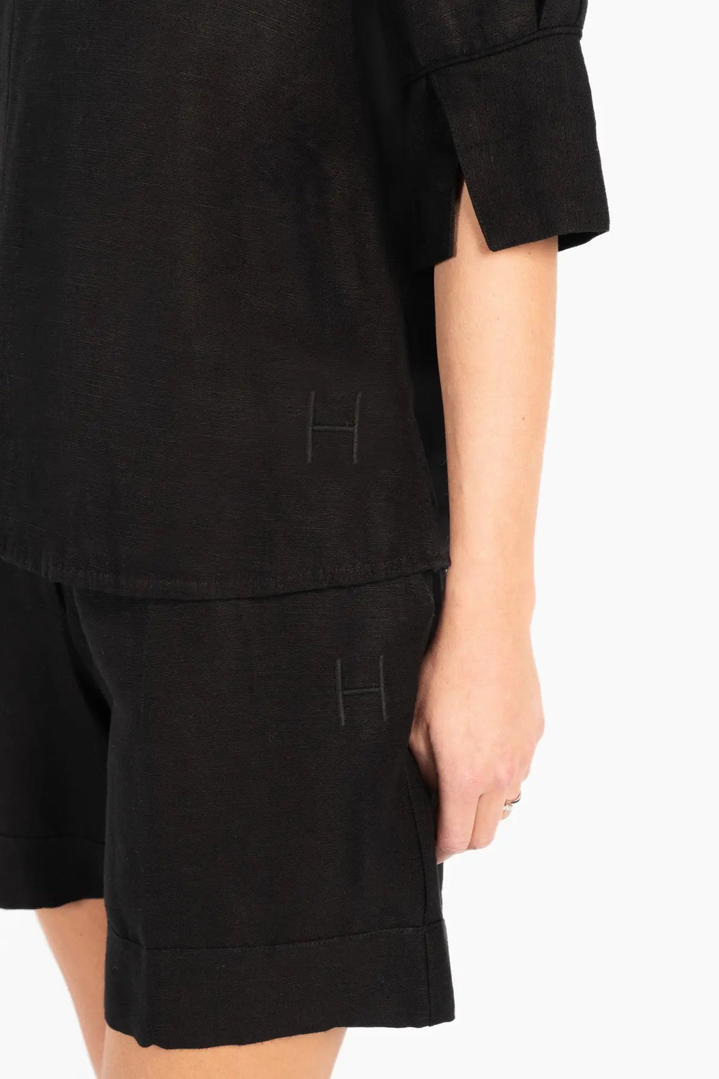 Tilly Bluse – luftig eleganse i naturlige materialer sort